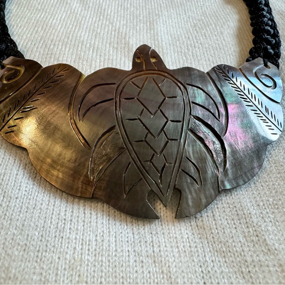 Handmade necklace. Turtle engraved on a shell - Picture 5 of 5